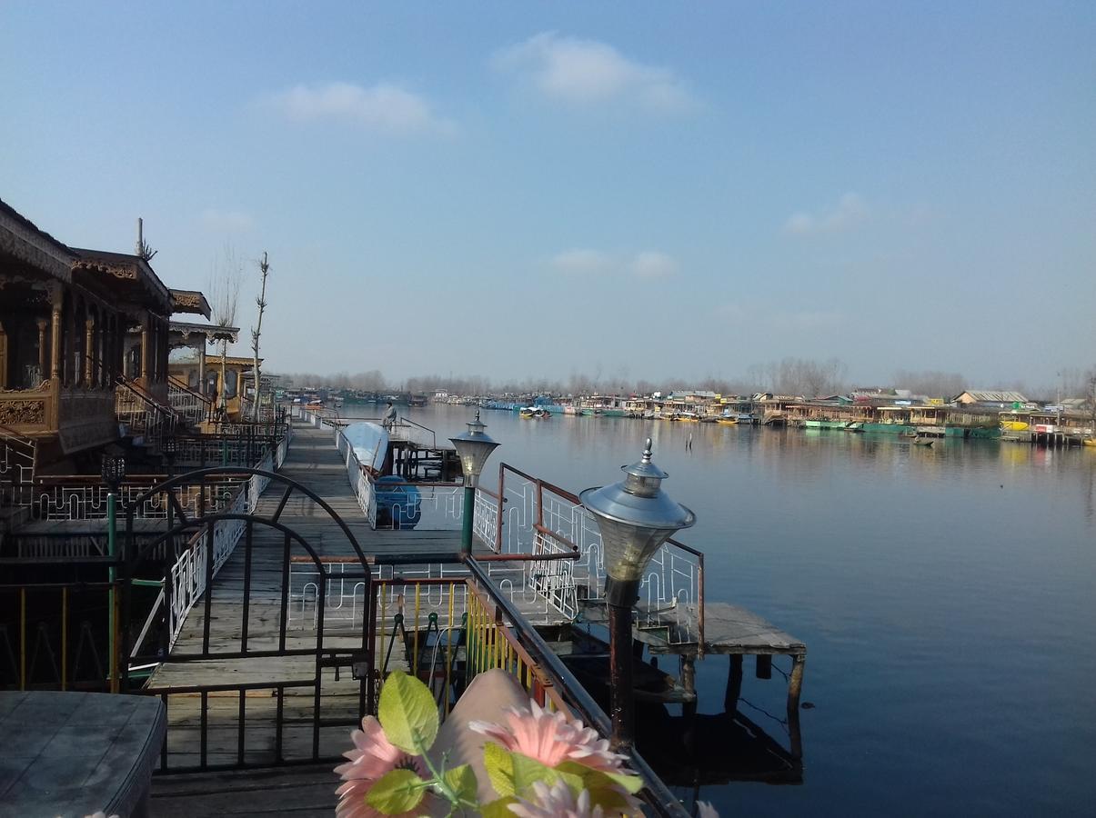 Lake Palace Group Of House Boats Srinagar  Exterior photo